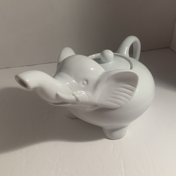 Abbott Dining White Ceramic Elephant Teapot Excellent Condition